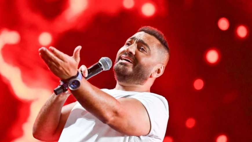 أبرز ما سيقدمه تامر حسني الليلة في حفل مهرجان العلمين 2025