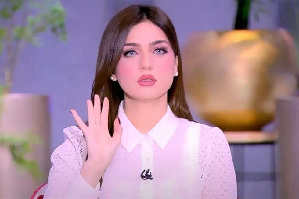 ياسمين عز: إحنا في موسم الطلاق.. والناس خلقها ضيق من الحر ولو عليا أقعد في البيت ساكتة