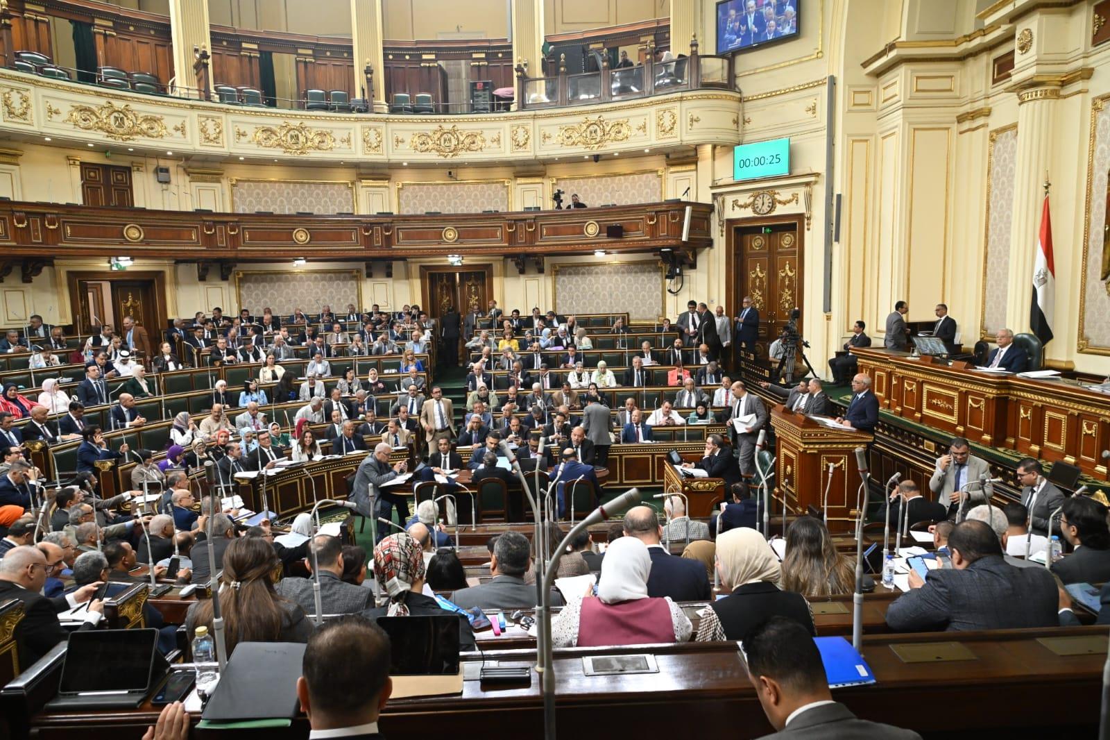 مجلس النواب يمنح وزير البترول حق التعاقد مع الشركات الكبرى لاستغلال خام الذهب