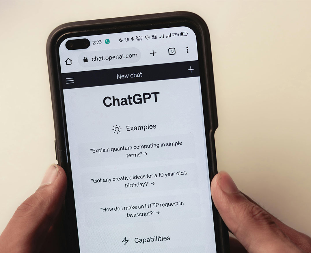 حسام حسني يحذر: استخدام ChatGPT في التشخيص الطبي «كارثة»