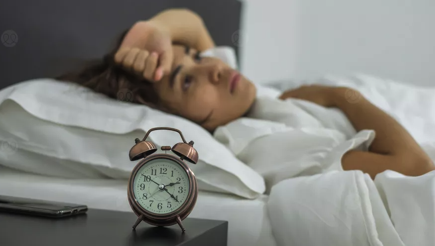 قلة النوم.. خطر صامت يهدد الدماغ والقلب معًا