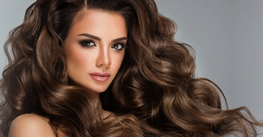 من شمس الصيف إلى نسمات الخريف.. ألوان الشعر التي عليكِ تجربتها