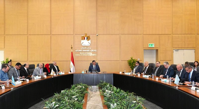 العاصمة الإدارية تستعد للقفزة الكبرى.. وزير الإسكان يتابع منطقة الأعمال