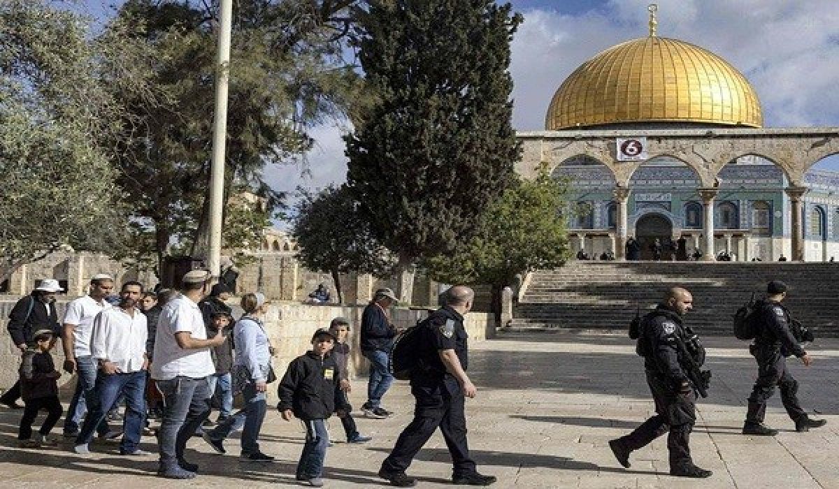 كاتس يقتحم المسجد الأقصى وسط حراسة مشددة من قوات الاحتلال