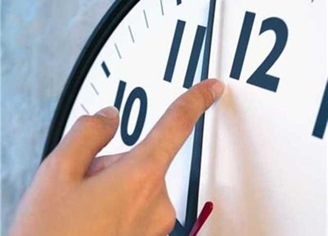 موعد انتهاء التوقيت الصيفى.. تأخير الساعة 60 دقيقة فى هذا الموعد