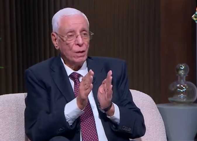 حسام موافي: الأكل خارج البيت يسبب جرثومة المعدة.. و"أكل ماما" هو الأضمن