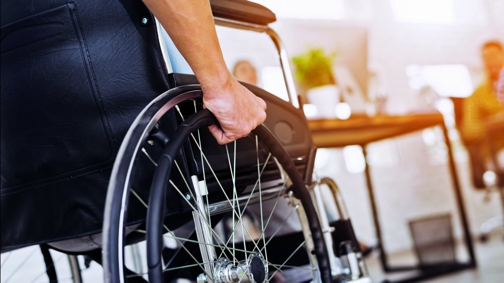 قانون العمل الجديد ينصف ذوي الإعاقة ويمنحهم إجازة سنوية 45 يوماً