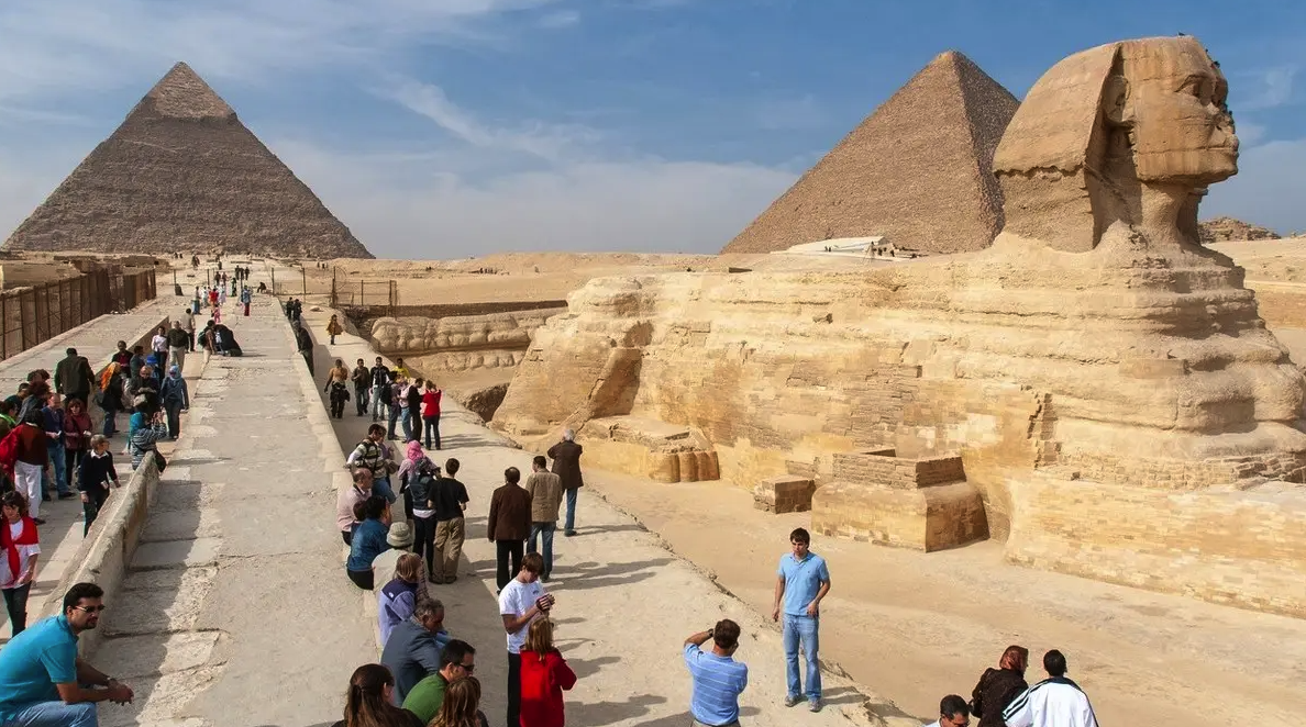 مصر بين أفضل 25 وجهة سياحية عالميًا 2025.. كيف تستفيد اقتصادياً؟