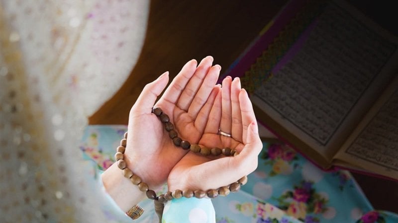 ما حكم رفع اليدين في الدعاء؟.. اعرف الصح