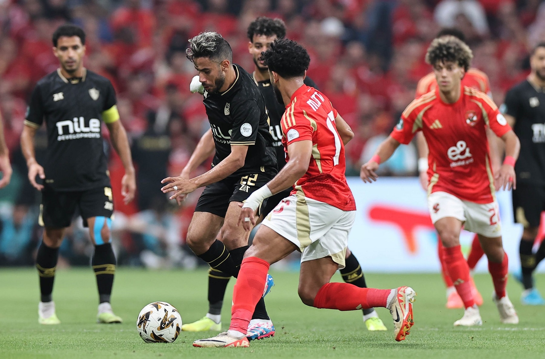 الأهلي يهزم الزمالك (2_1) ويصعد للمركز الثالث بالدوري