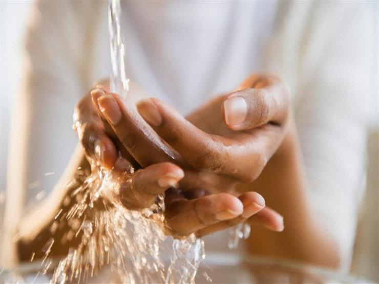 ما حكم غسل الوجه عند الوضوء مع وجود الكحل؟.. دار الإفتاء توضح