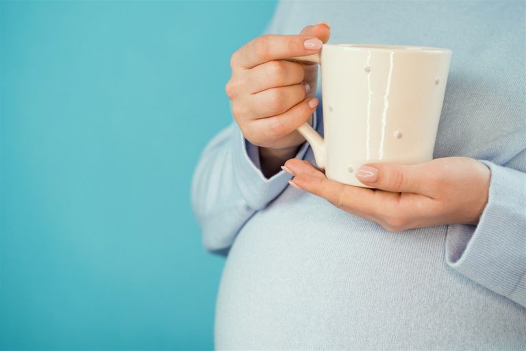 خطورة الكافيين على الأم والجنين في فترة الحمل