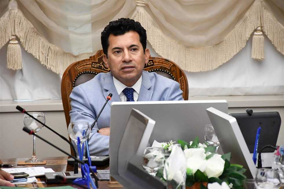 وزير الشباب والرياضة يتابع الاستعدادات الخاصة بإجراء الجمعية العمومية للنادي الأهلي
