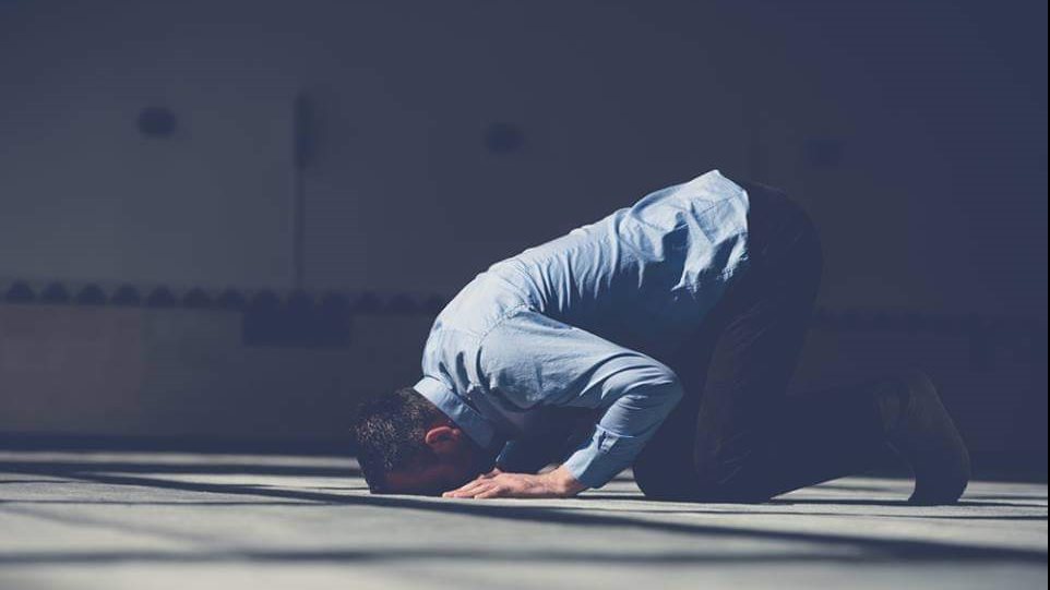 كيف يلتزم المسلم بصلاة الفجر ولا ينام عنها؟.. أمين الفتوى يجيب