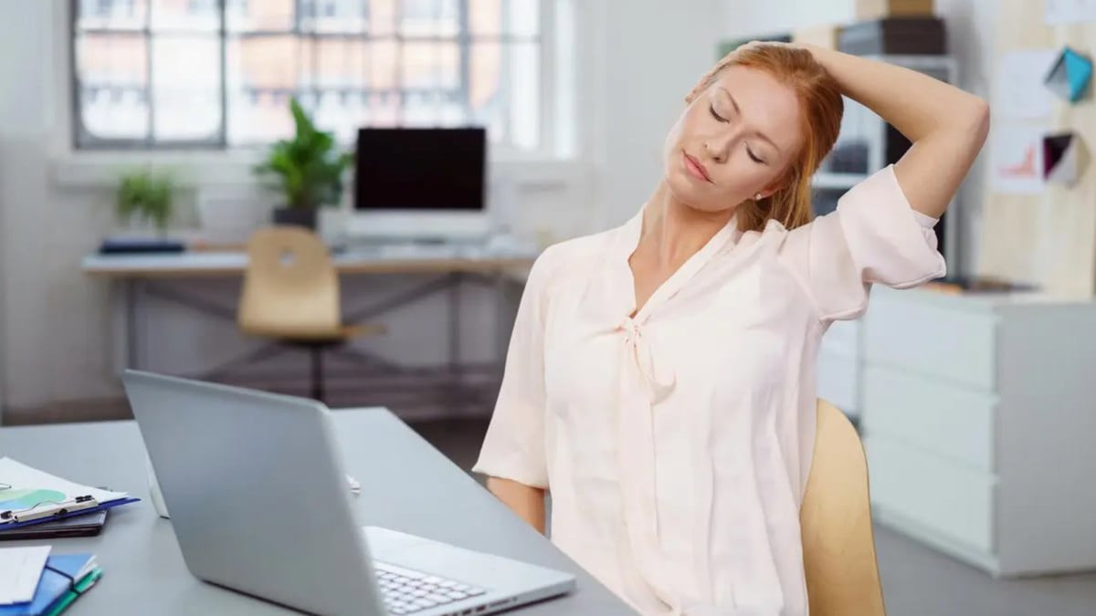 تمارين مكتبية تحافظ على صحة موظفي المكاتب وتزيد الإنتاجية