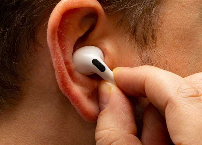 أضرار الإفراط في استخدام سماعات الأذن