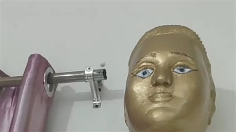 زوج يصنع لزوجته تمثالا تتعامد عليه الشمس