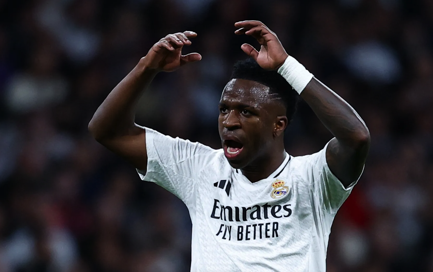 ريال مدريد يتوصل لاتفاق نهائي لتجديد عقد فينيسيوس جونيور