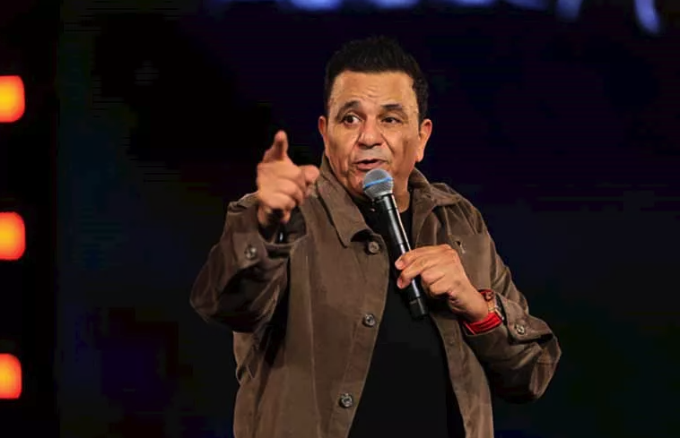 محمد فؤاد يحيي حفل رأس السنة بالتجمع الخامس