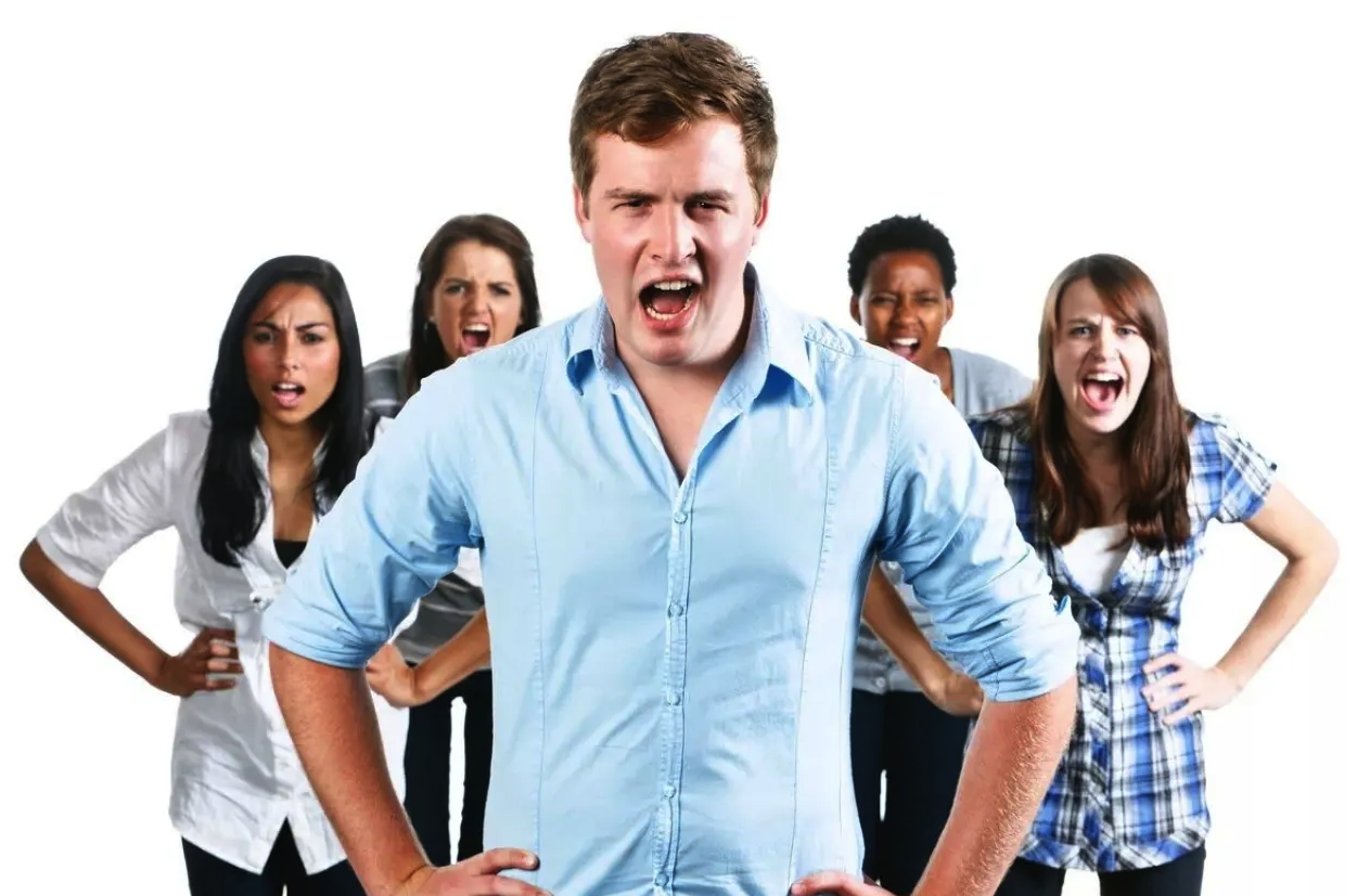 حقيقة أم مزحة.. الصحة تصنف مواليد الثمانينات من كبار السن