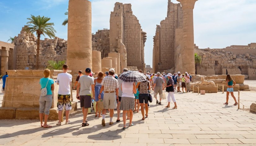 مصر تستقبل 19 مليون سائح في 2025 بنمو 21% مقارنة بـ2024