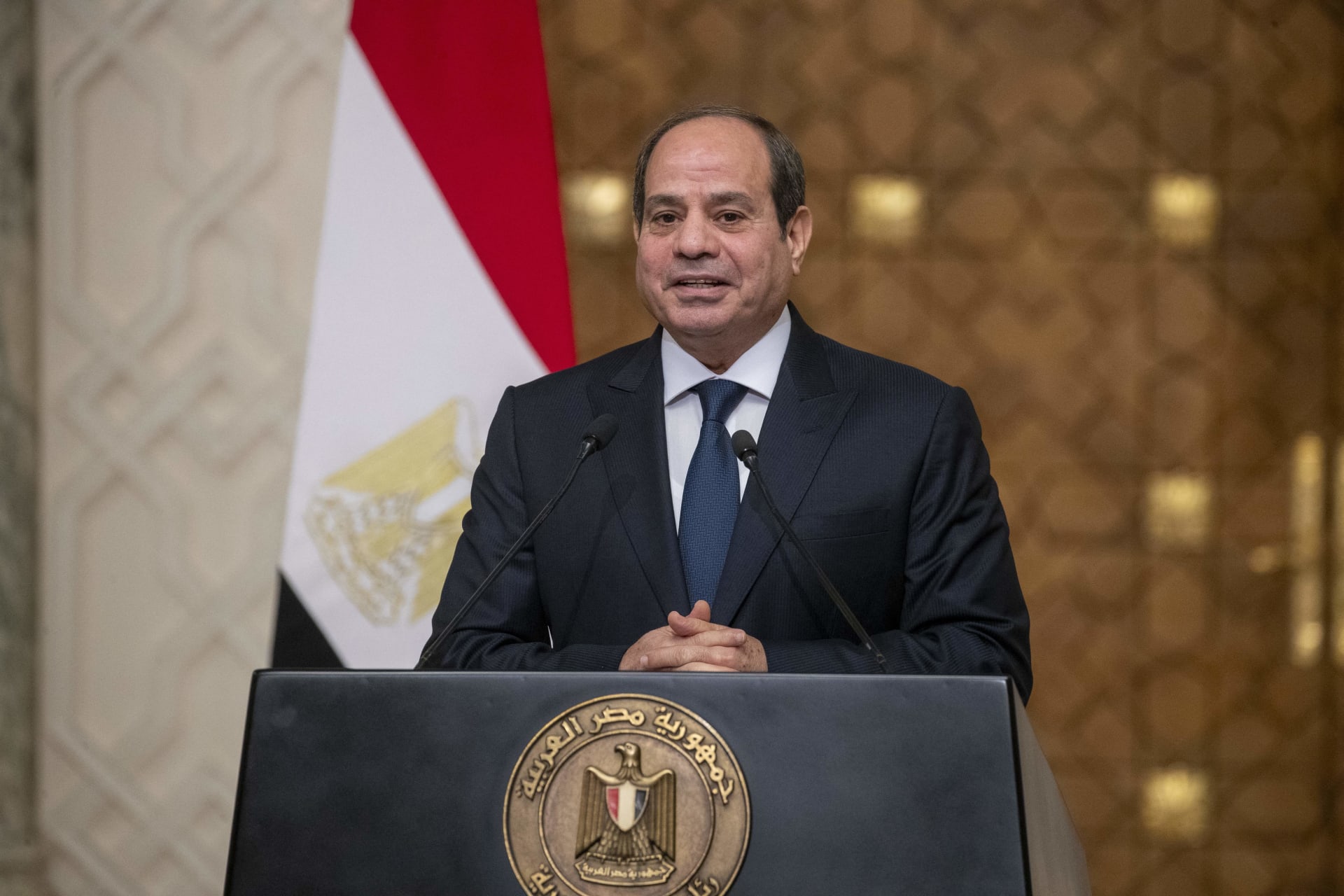 الرئيس السيسي يهنئ منتخب مصر لكرة اليد بالفوز بأمم إفريقيا للمرة العاشرة