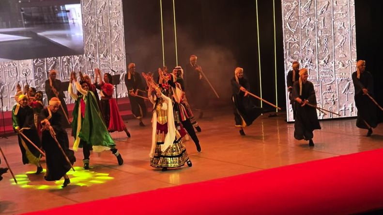 بالطبل والمزمار.. افتتاح الدور الـ 16 من مهرجان المسرح العربي بدار الأوبرا