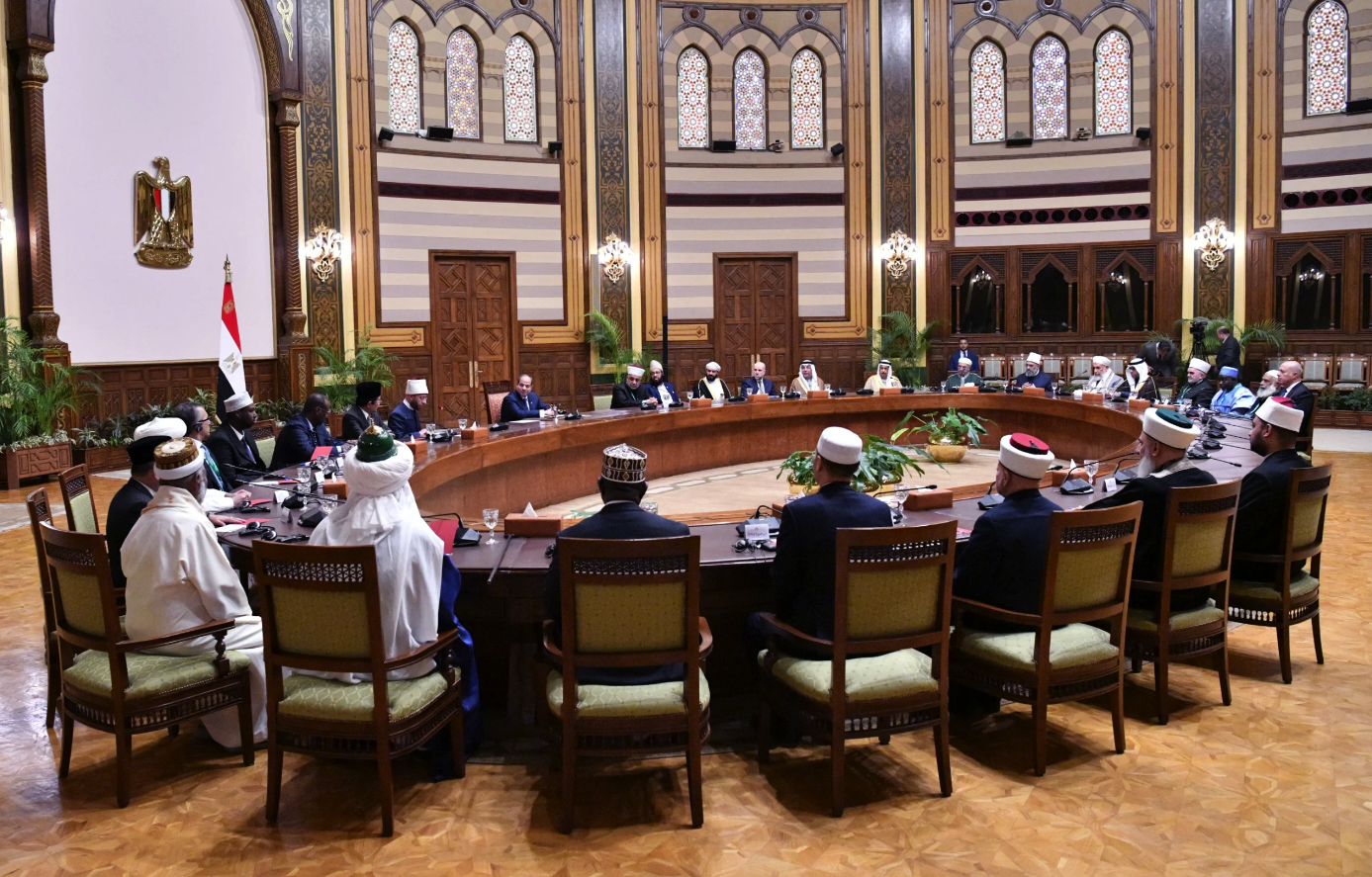 الرئيس السيسي يستقبل المشاركين في المؤتمر الدولي للمجلس الأعلى للشؤون الإسلامية