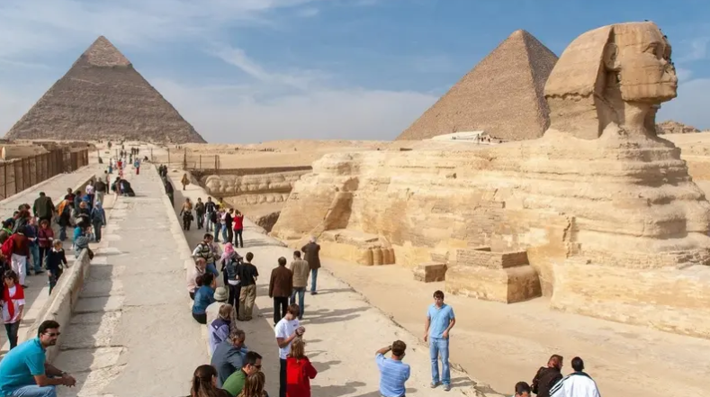 السياحة تحرك الاقتصاد.. 18 مليار دولار في 2025 وتوقعات بقفزة جديدة في 2026