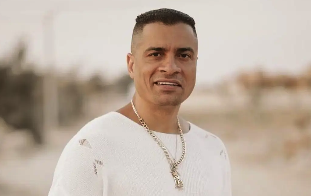 راقصة أجنبية تهاجم حسن شاكوش: "أنت عندك مرايا؟ جوزي استحاله يلبس زيك"