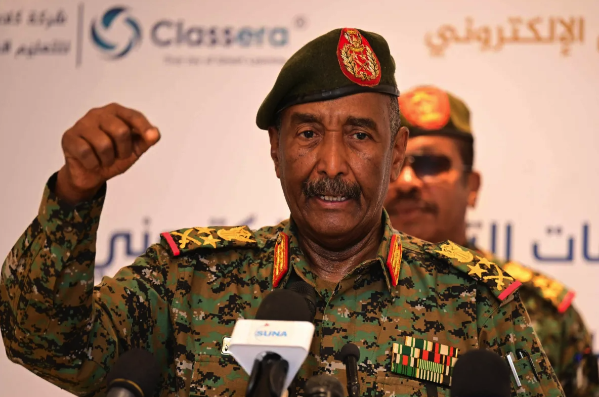 البرهان: لا حلول سوى القضاء على "التمرد" بالسودان أو استسلامه