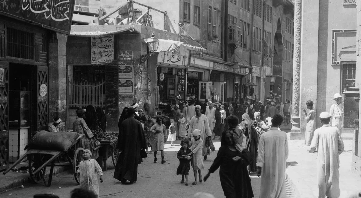 فيديو نادر لـ الحياة في شوارع القاهرة منذ 99 سنة