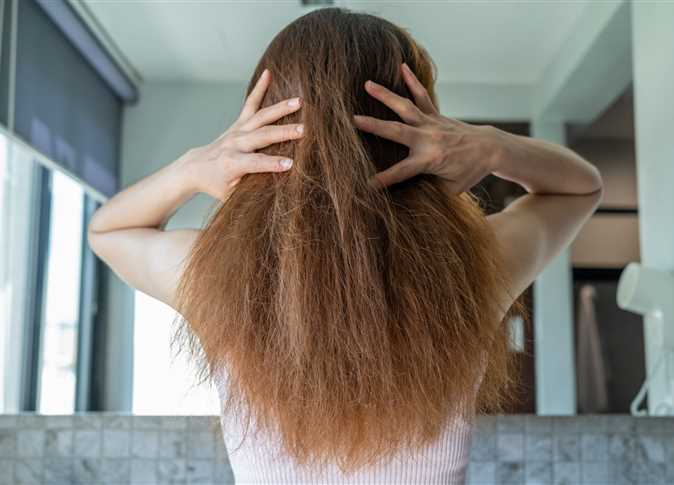 طرق فعالة لترطيب الشعر.. تفاصيل