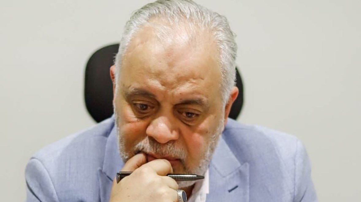 أشرف زكي يطالب الفنانين العاملين دون تصريح بالتوجه إلى النقابة
