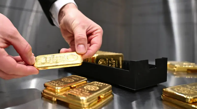 سعر الذهب اليوم.. «النفيس» يتكبد خسائر حادة تحت ضغط الدولار والنفط