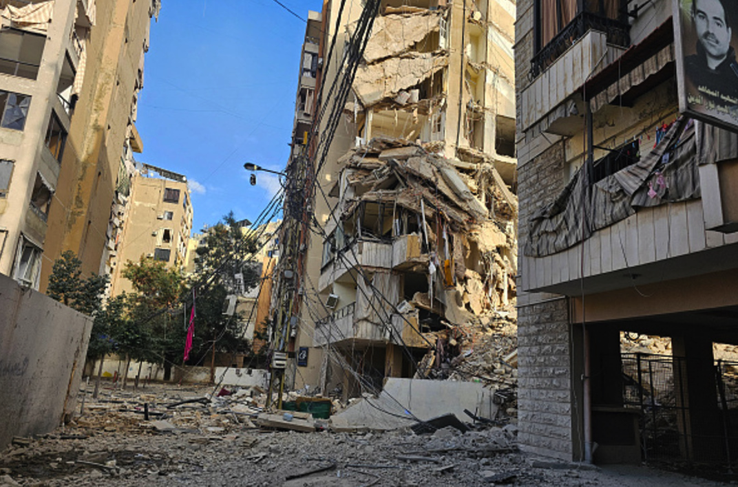 غارات مكثفة على لبنان خلال دقائق.. الجيش الإسرائيلي يستهدف 100 موقع في دقائق