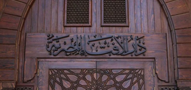 الإفتاء: يجوز دفع الزكاة للزميل في العمل الذي لا يكفيه راتبه ويعتبر من فئة المساكين