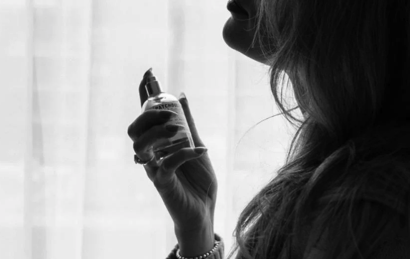 أفضل الطرق لاختيار هدية عطر فاخر يناسب جميع الأذواق