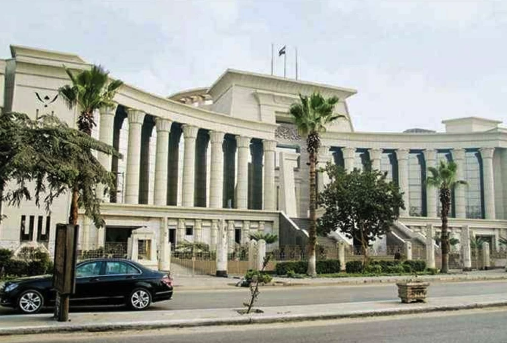 الدستورية العليا تؤكد أحقية الموظف المحبوس احتياطيًا في استرداد نصف أجره