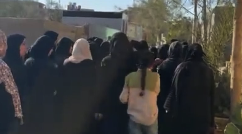 هل يجوز للمرأة السير خلف الجنازة؟.. أمين الفتوي يُجيب