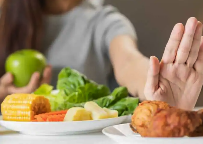 أبرز 5 أطعمة يجب تجنبها على الريق نصائح بديلة لوجبة صباحية صحية