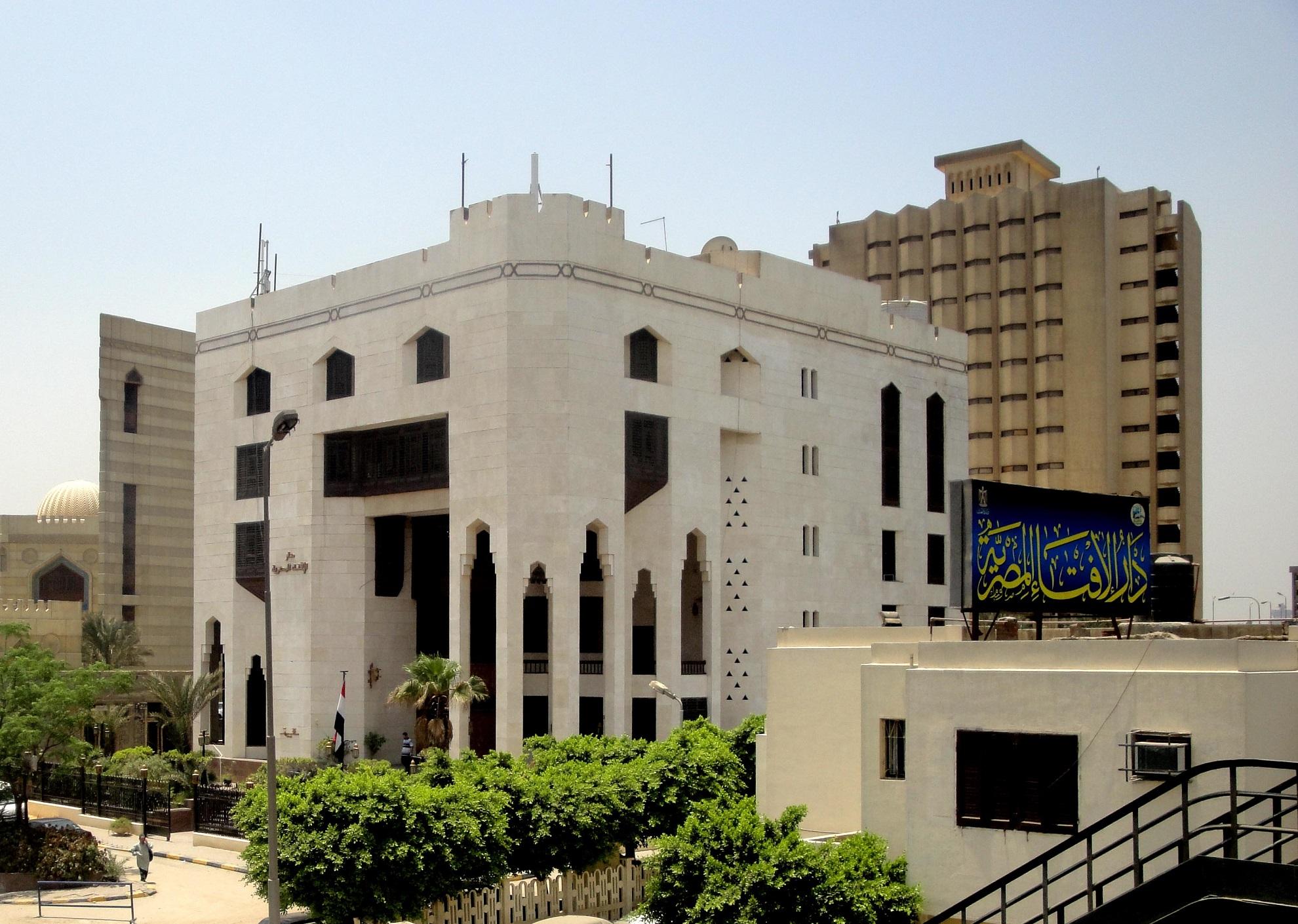 دار الإفتاء: المكياج خارج المنزل جائز بشروط
