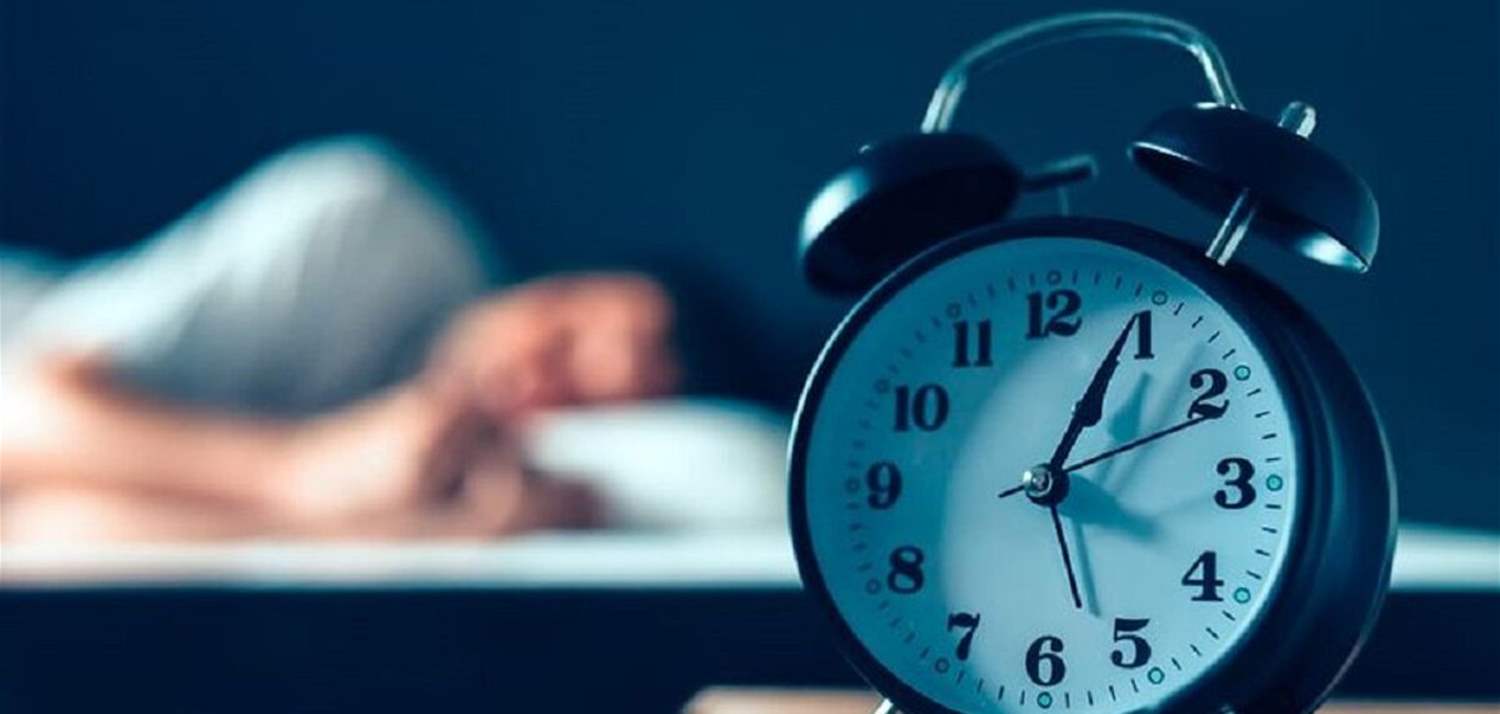 النوم غير المنتظم قد يزيد من فرص الإصابة بالسكتات القلبية والدماغية