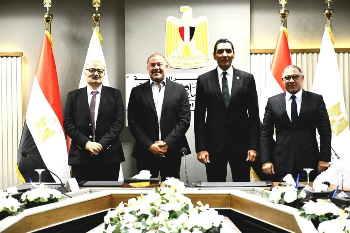 وزير الرياضة ورئيس رابطة الأندية يشهدان توقيع اتفاقية بين 4 أندية لتطوير الاستثمار الرياضي